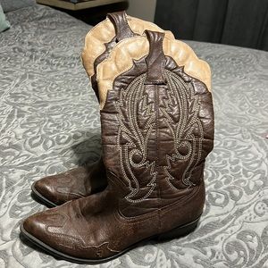 Size 8, Cimmaron Brown and tan ladies boots by Coconuts.